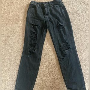 Aeropostale ripped high rise mom jean! Used gently, !CLOSET ESSENTIAL!
